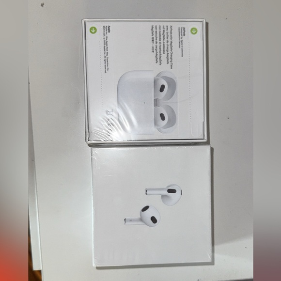Apple AirPods with Charging Case